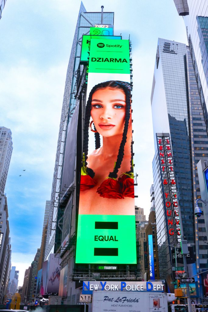 DZIARMA pierwszą polską raperką z bilbordem na Times Square