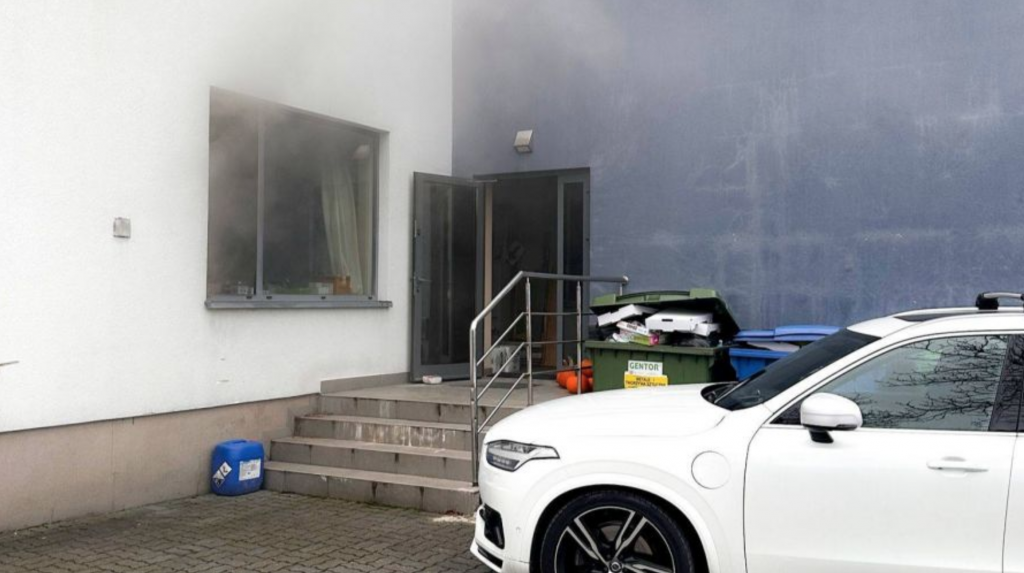 Pożar w popularnej siłowni w Toruniu przy ul. Żółkiewskiego. Przyczyną była awaria rozdzielni elektrycznej. Sprawdź szczegóły akcji służb.