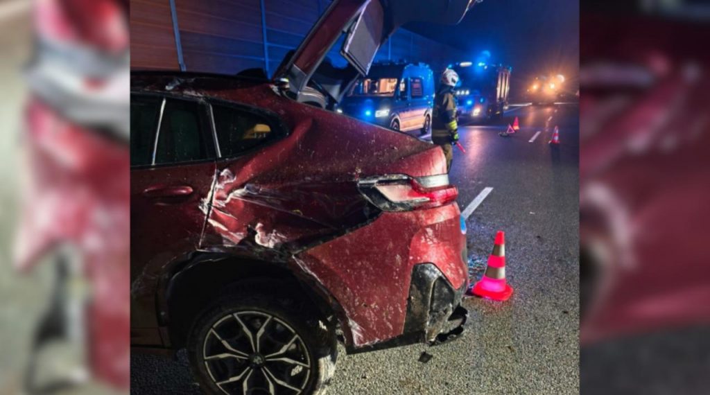 Wypadek na A1 w Kałęczynku: BMW dachowało, kobieta ranna
