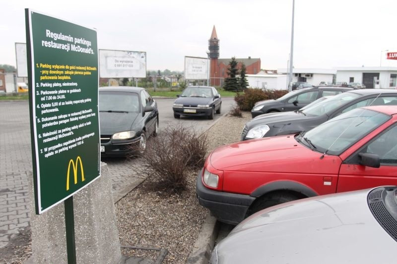 Rachunki za parkowanie przy McDonald’s w Polsce: skąd biorą się wysokie kwoty, czy to legalne i co robić
