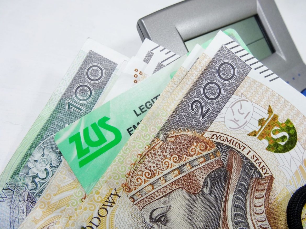 ZUS zmienia terminy wypłat 13. emerytury w 2026 roku. Nowy harmonogram dla seniorów