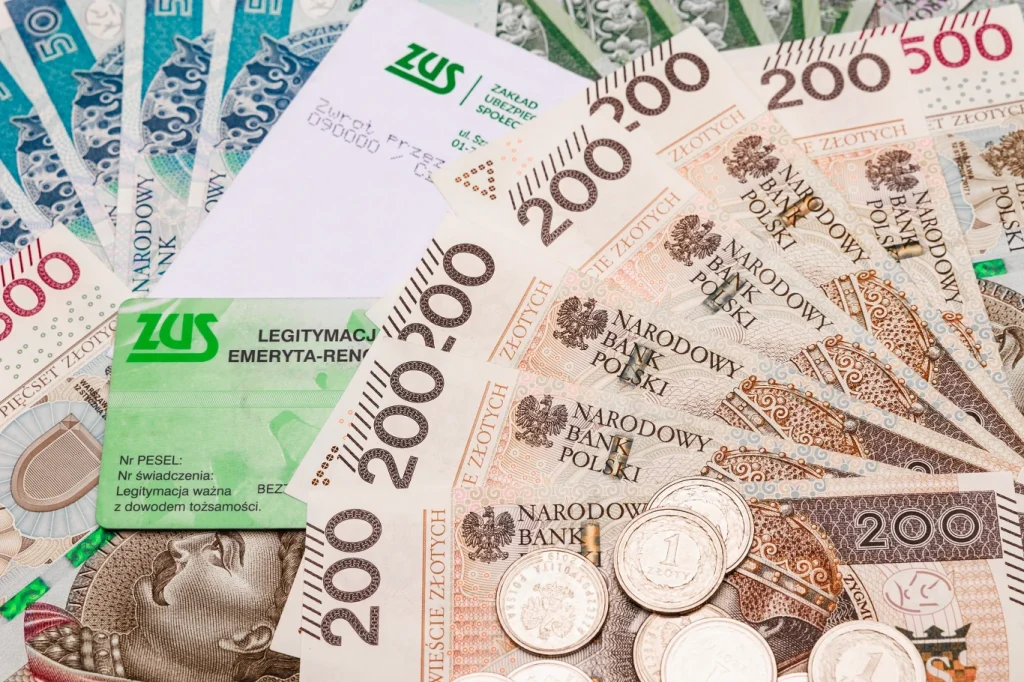 Wyrównanie emerytur za wysługę lat – kto może odzyskać pieniądze w 2026. Jak złożyć wniosek do ZUS