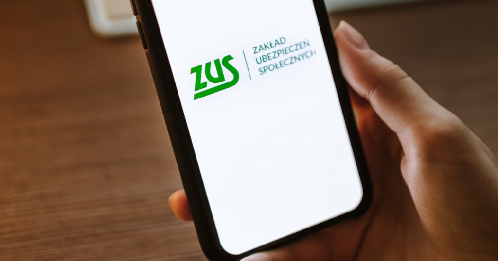 Zmiany w wypłatach 800 plus w maju 2026. ZUS przesuwa terminy