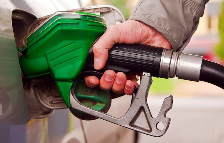 Nowe ceny paliw w Polsce od wtorku. Kierowcy zapłacą mniej za benzynę i diesel