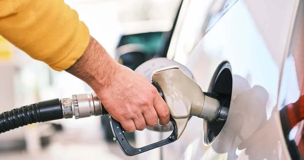 Nowe ceny paliw w Polsce od wtorku. Kierowcy zapłacą mniej za benzynę i diesel