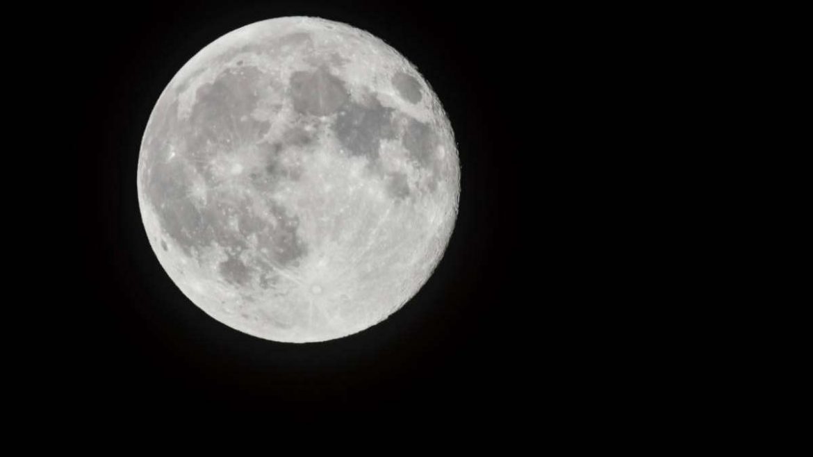 Kalendarz księżycowy maj 2026 – kiedy nów i pełnia