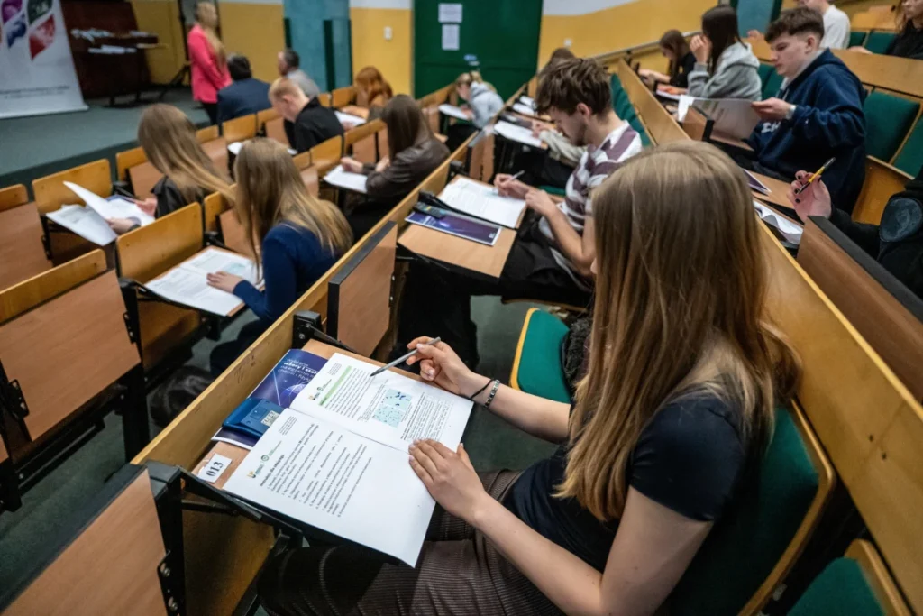 Kalendarz matur 2026: daty egzaminów i wyniki CKE