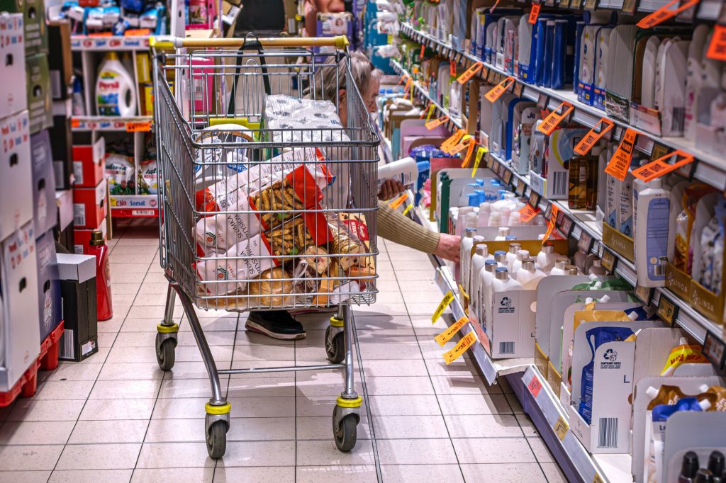 Niedziela niehandlowa 17.05.2026: czy Żabka działa normalnie i co można kupić