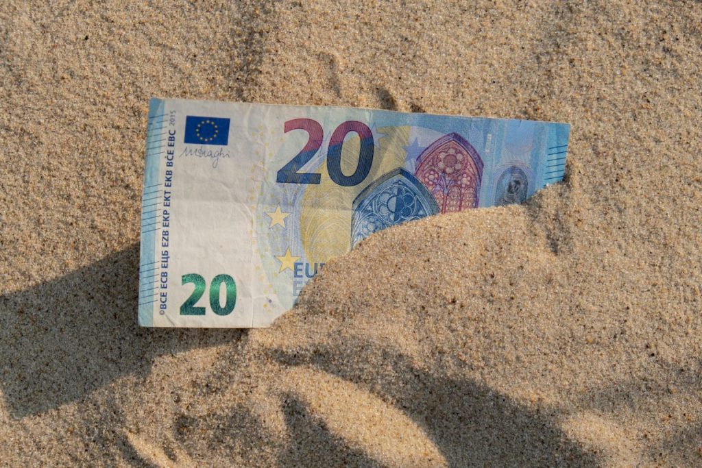 Jak tanio podróżować po Europie w 2026 roku? Sprawdzone sposoby na niższe koszty