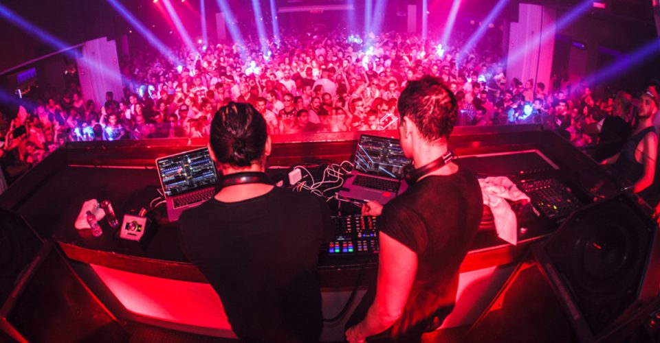 Kultura klubowa w Polsce: gdzie najlepiej iść na koncert lub imprezę