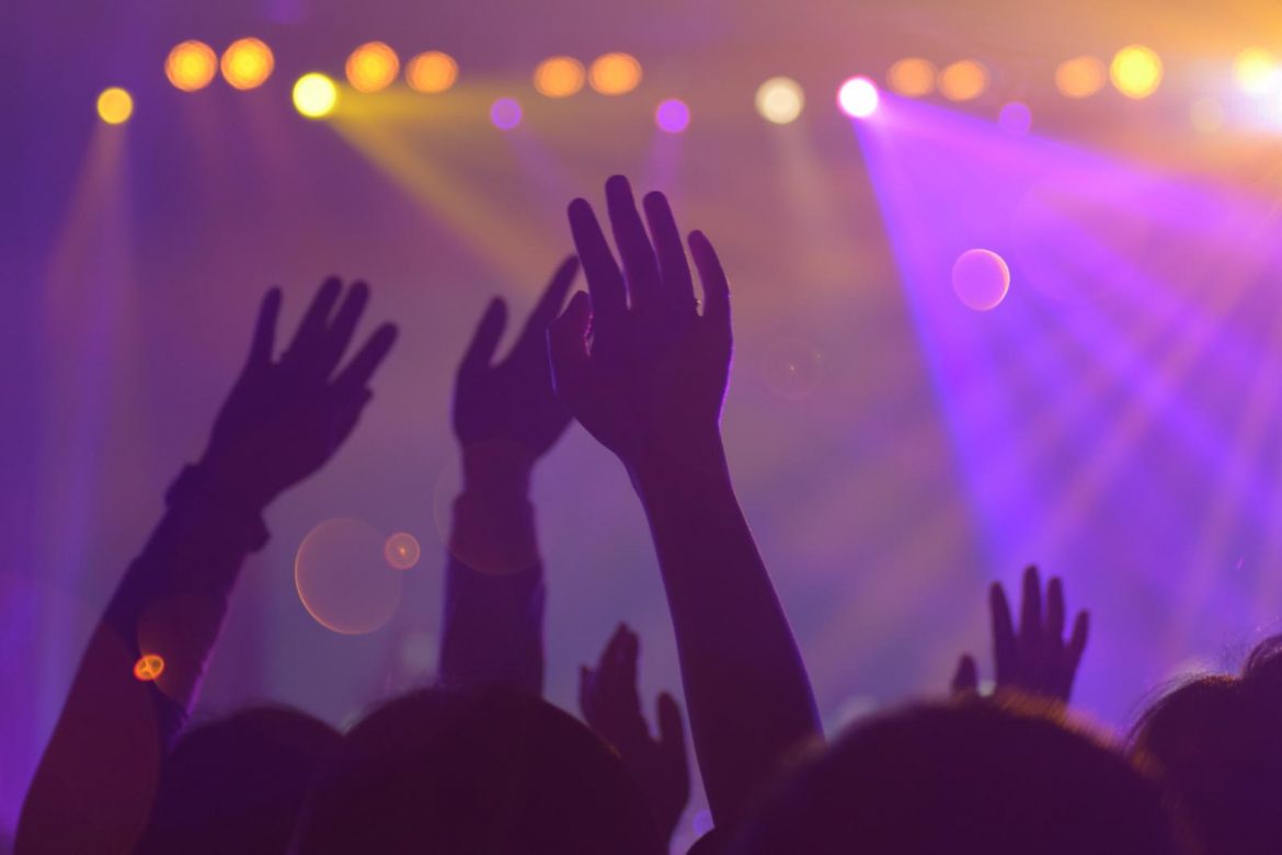 Kultura klubowa w Polsce: gdzie najlepiej iść na koncert lub imprezę