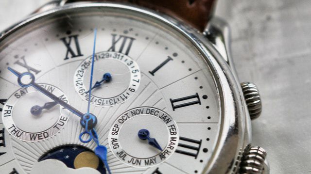 06:06 na zegarze — co oznacza ta lustrzana godzina w numerologii i przesłaniu aniołów