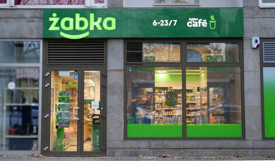 Niedziela niehandlowa 17.05.2026: czy Żabka działa normalnie i co można kupić