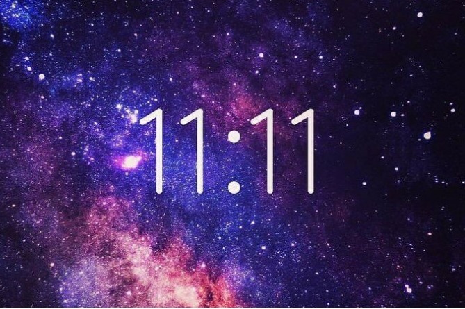 11:11 na zegarze — co oznacza ta lustrzana godzina w numerologii i przesłaniu aniołów